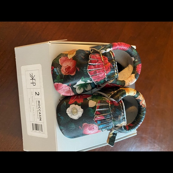 Freshly picked new moccasins - Picture 3 of 6